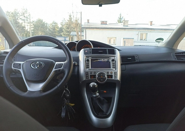 Toyota Verso cena 39900 przebieg: 168364, rok produkcji 2011 z Krynki małe 92